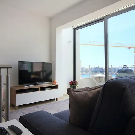 Spinola Bay 2 Bedroom Duplex With Amazing Terrace *